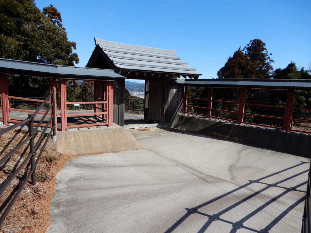 諏訪原城の復元城門