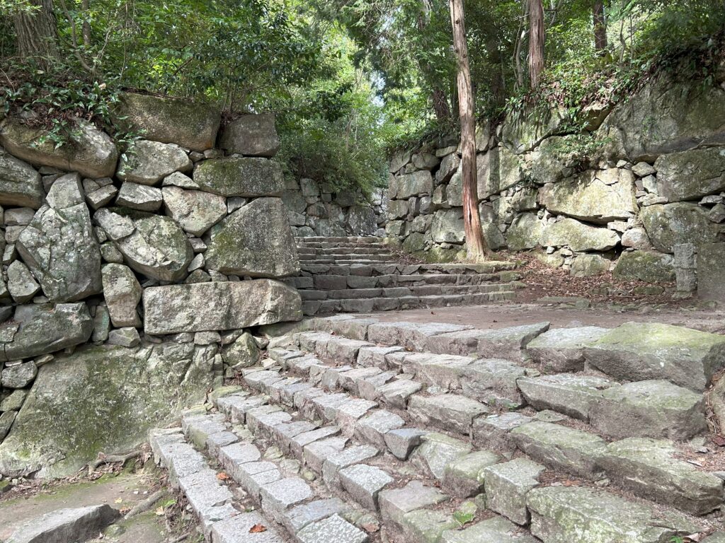 安土城の石垣 黒金門